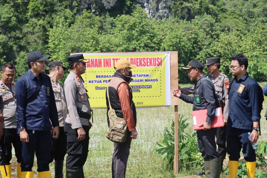 Pastikan Berjalan Aman, Polres Maros Kawal Eksekusi Lahan di Simbang