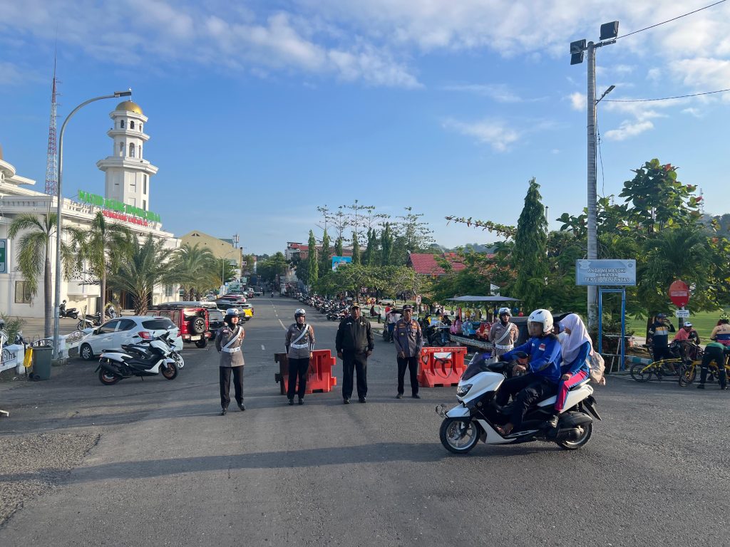 Personel Sat Lantas Polres Wajo Beri Pengamanan dan Pengaturan Lalin di Car Free Day