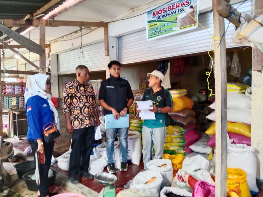 Pastikan Harga Beras Stabil, Polres Luwu Bersama Tim Satgas Pangan Turun ke Pasar