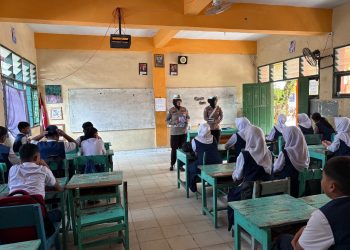 Sat Lantas Polres Parepare Beri Edukasi Tertib Lalu Lintas kepada Pelajar SMPN 10