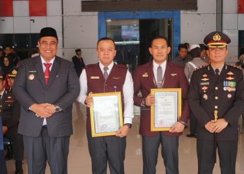 Kapolres Maros Beri Penghargaan ke Petugas Keamanan Bandara Atas Keberhasilan Ungkap Narkotika
