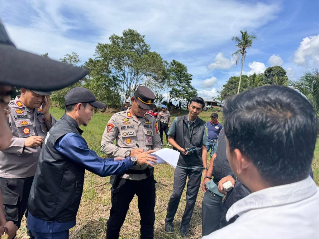 Personel Polres Bulukumba Kawal Eksekusi Lahan Persawahan di Kajang