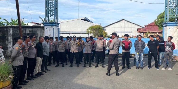 Polwan Polres Luwu Turun Amankan Aksi Unras Aliansi Masyarakat dan Karyawan PT SGS