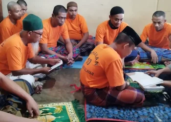 Tahanan Polres Kepulauan Selayar Ikut Bimbingan Membaca Al-Quran 