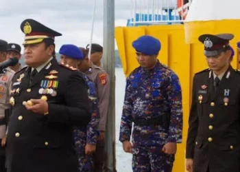Peringati Hari Pahlawan Nasional, Kapolres Kepulauan Selayar Pimpin Upacara Tabur Bunga di Pelabuhan 