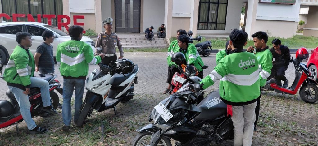 Satlantas Polres Barru Sosialisasi Tertib Berlalu Lintas ke Komunitas Ojek Online