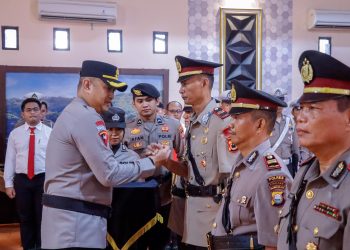 Kapolres Pinrang Pimpin Upacara Serah Terima Jabatan Kasat dan 3 Kapolsek