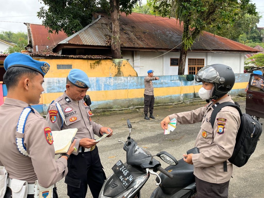 Hari ke-3 Operasi Zebra 2025, Sie Propam Polres Tana Toraja Periksa Kelengkapan dan Kendaraan Personel