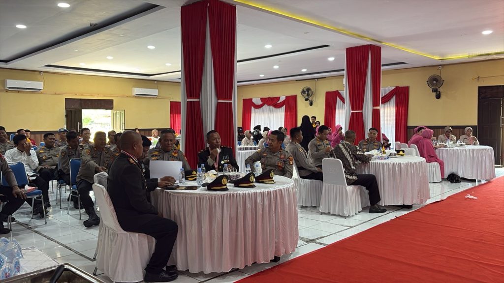 Pimpin Wisuda Purnabakti 2025, Kapolres Wajo Apresiasi Personel Yang Pensiun
