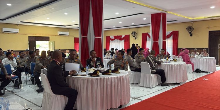 Pimpin Wisuda Purnabakti 2025, Kapolres Wajo Apresiasi Personel Yang Pensiun