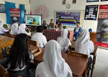 Satlantas Polres Gowa Tanamkan Budaya Tertib Berlalu Lintas Lewat Sosialisasi dan Safety Riding di SMAN 22