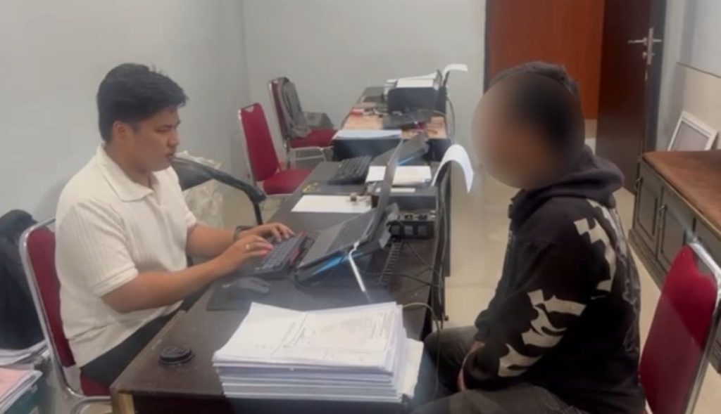 Satreskrim Polres Maros Periksa Pengendara Yang Mengamuk Saat Diberhentikan Polantas