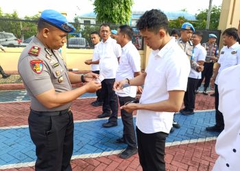 Propam Polres Maros Gelar Gaktiplin, Cek HP dan Kelengkapan Personel