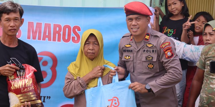 Peringati HUT Reserse ke-78, Sat Reskrim Polres Maros Gelar Bakti Sosial Ke Warga Korban Bencana Puting Beliung