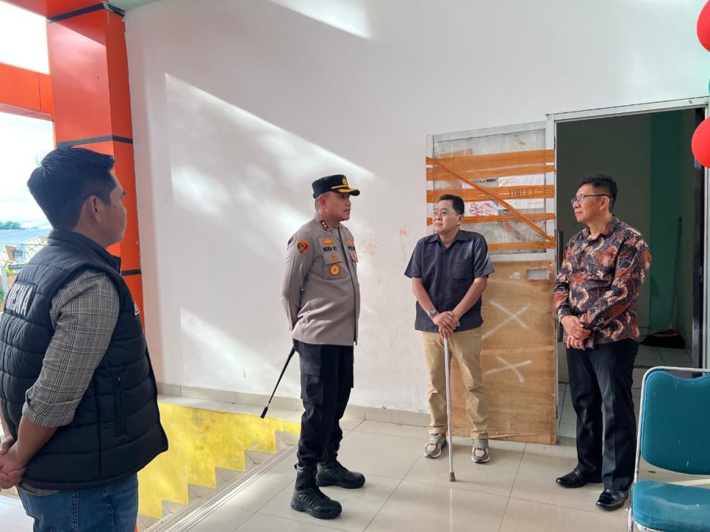 Kapolres Parepare Tinjau Pengamanan Ibadah Natal Sekolah Minggu Jemaat Gereja Pantekosta Tabernakel Petra