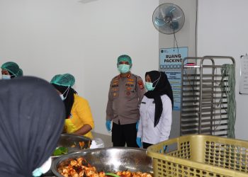 Pastikan Makan Bergizi Gratis Sesuai Standar, Kapolres Maros Tinjau SPPG