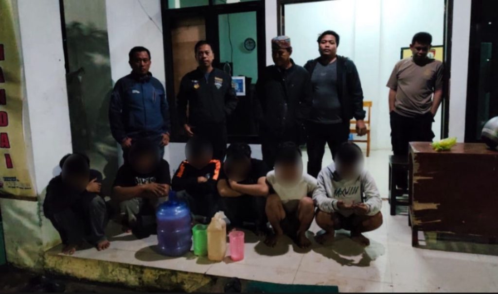 Personel Polsek Mandai Amankan Enam Pemuda Saat Sedang Pesta Miras