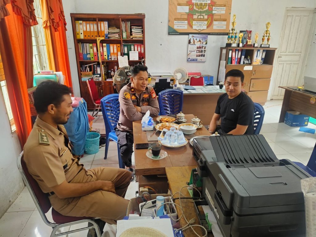 Kapolsek Belawa Sambang dan Silaturahmi denga Warga di Kelurahan Macero