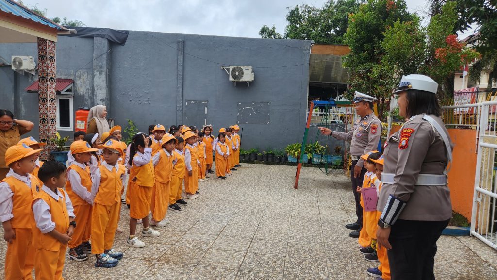 Satlantas Polres Tana Toraja Kenalkan Tertib Lalu Lintas Sejak Dini ke Anak TK Bhayangkari