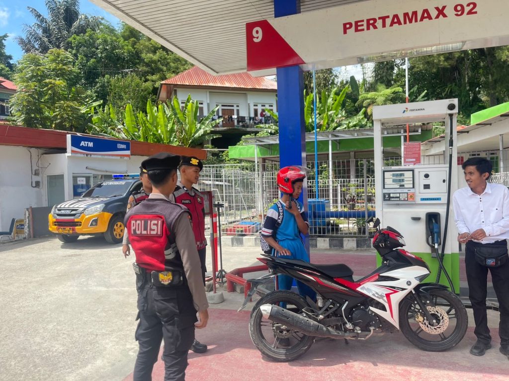 Patroli Siang Sat Samapta Polres Tator Jaga Kamtibmas dan Berikan Imbauan kepada Masyarakat