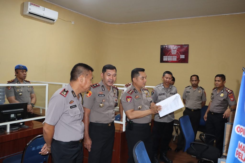 Kapolres Maros Turun Langsung Pantau Pelayanan di SPKT dan Layanan 110