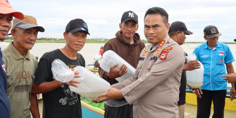 Kapolres Wajo Ajak Masyarakat Jaga Danau Tempe Sebagai Warisan Untuk Anak Cucu