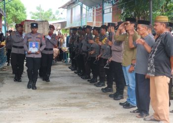 ‎Polres Pinrang Gelar Upacara Pemakaman Secara Kedinasan Untuk Personel yang Meninggal