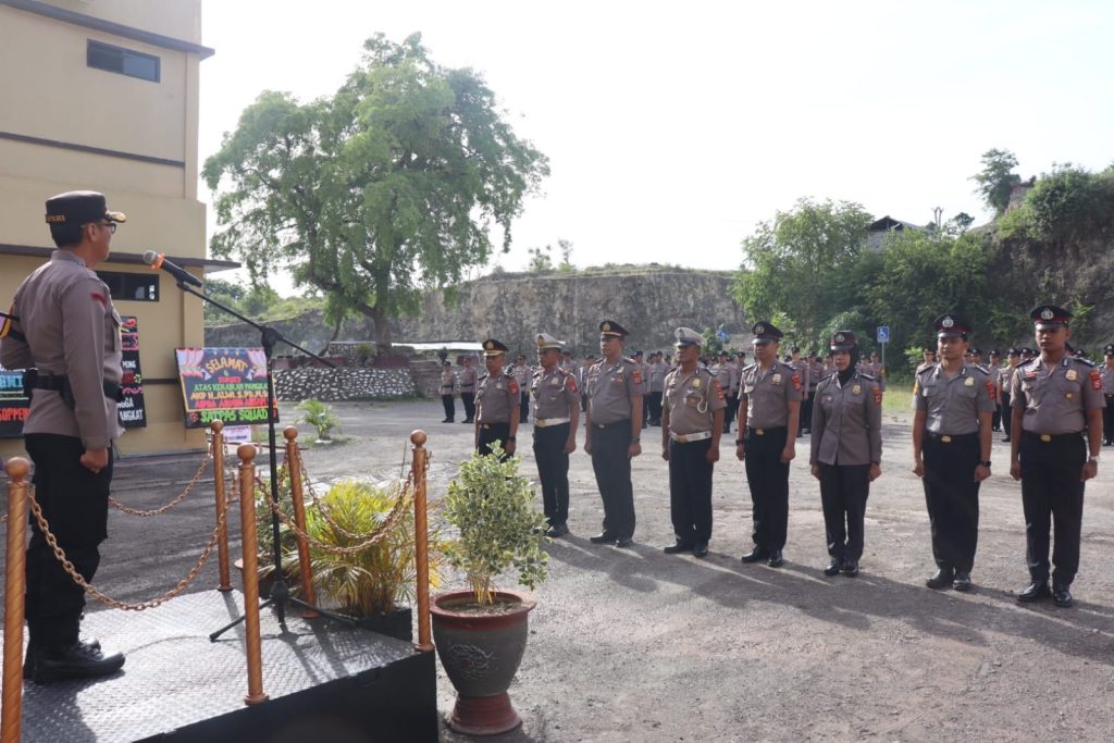 Kapolres Soppeng Pimpin Upacara Laporan Kenaikan Pangkat Personel