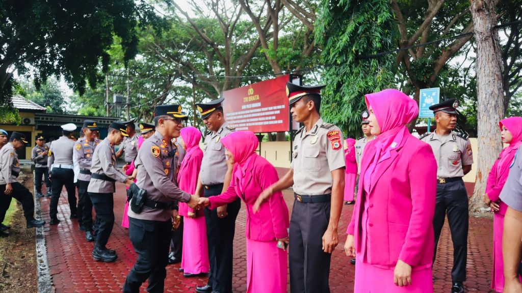 Kapolres Luwu Pimpin Upacara Kenaikan Pangkat 35 Personel