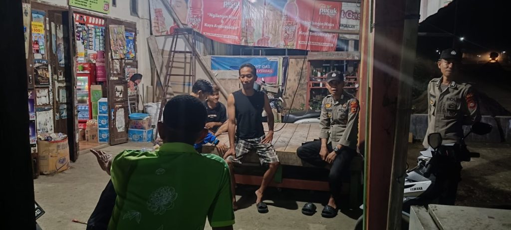 Ciptakan Malam yang Aman dan Nyaman, Polsek Sabbangparu Rutin Laksanakan Patroli Biru