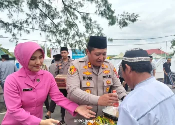 Kapolres Kepulauan Selayar bersama Ketua Bhayangkari Berbagi Untuk Sesama