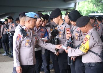 Kasi Propam Polrestabes Makassar Cek Kesiapan dan Kelengkapan Personel Sebelum Amankan Unras