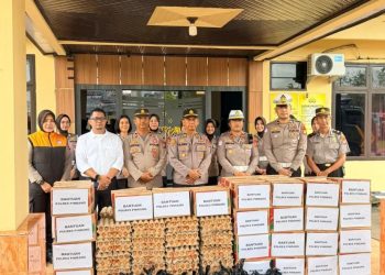 Kapolres Pinrang Beri Bantuan Sembako Untuk Korban Bencana Angin Puting Beliung