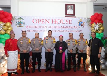 Kapolrestabes Makassar Dampingi Kapolda Sulsel Hadiri Open House Keuskupan Agung 