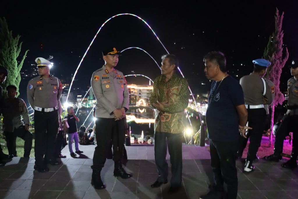 Pastikan Natal 2025 Aman dan Damai, Kapolres Tana Toraja Cek Pengamanan di Sejumlah Gereja