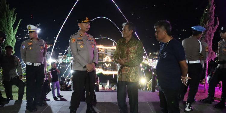 Pastikan Natal 2025 Aman dan Damai, Kapolres Tana Toraja Cek Pengamanan di Sejumlah Gereja