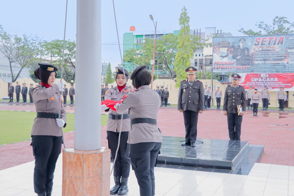 ‎Polres Pinrang Gelar Upacara Pengibaran Bendera di Momen Hari Ibu ke-97 Tahun 2025
