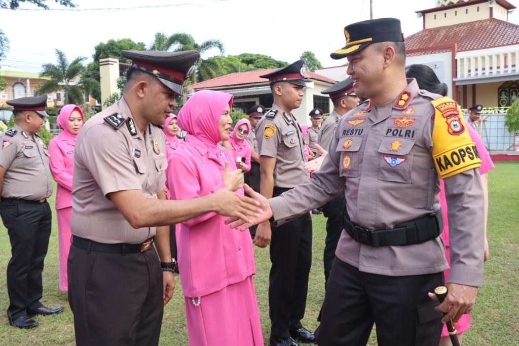 Pimpin Kenaikan Pangkat 54 Personel, Kapolres Bulukumba: Pangkat dan Semangat Baru