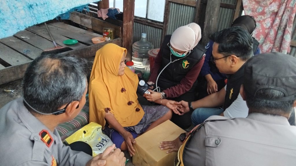 Polres Jeneponto Gelar Bakti Kesehatan dan Peduli Warga Rentan di Palajau