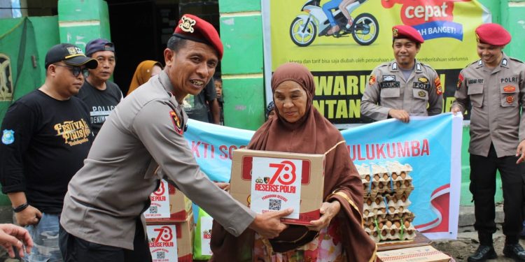 Peringati Hari Jadi Reserse Ke-78, Satreskrim Polres Bulukumba Gelar Baksos