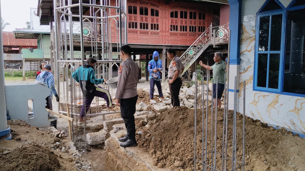 Kapolsek Maniangpajo Hadiri Peletakan Batu Pertama Pembangunan Masjid Miftahul Khaer