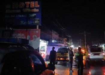 Satlantas Polres Palopo Atur Lalu Lintas di Lokasi Banjir dan Pohon Tumbang