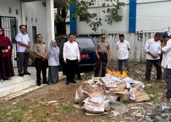 Polres Maros Hadiri Pemusnahan Logistik dan Persediaan Pemilu 2024 Oleh KPU