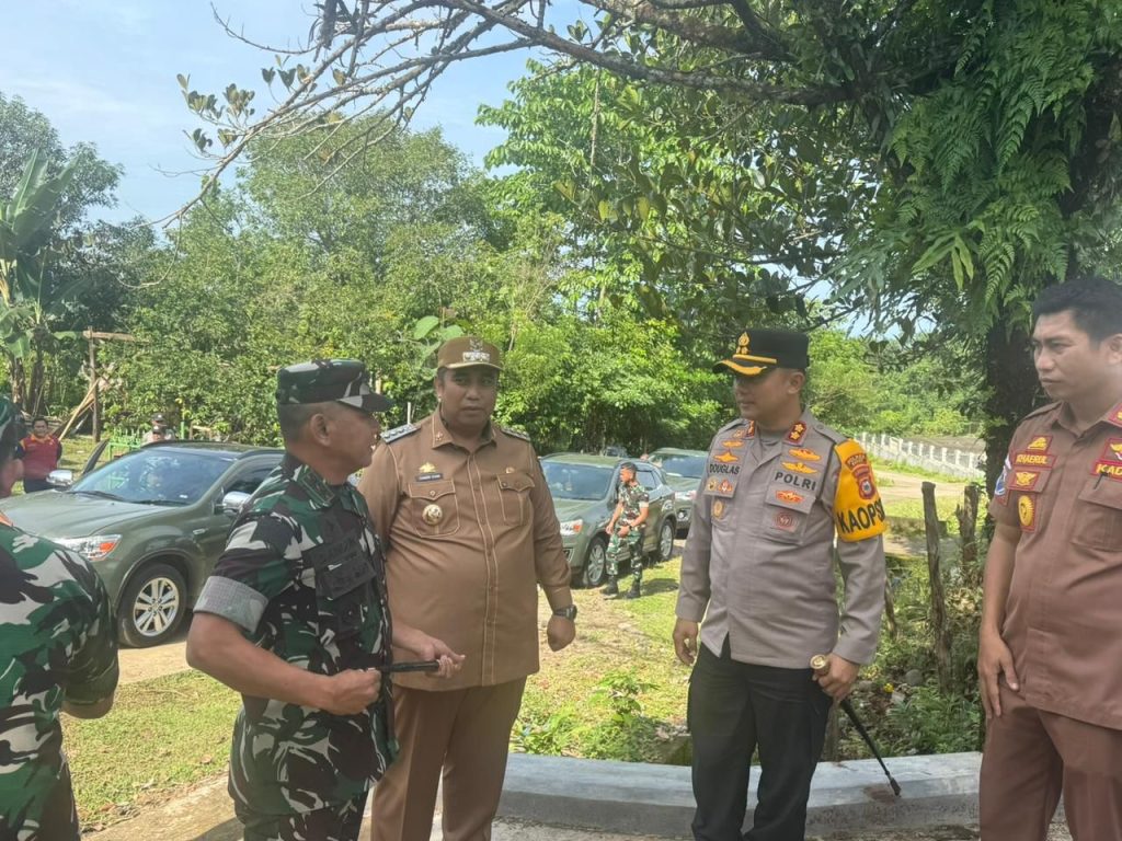 Kapolres Maros Dampingi Pangdam XIV/Hasanuddin Tinjau Pembangunan KDKMP