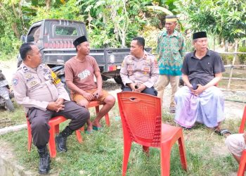 Kapolsek Takkalalla Polres Wajo Melayat ke Kediaman Nelayan yang Ditemukan Meninggal di Sungai