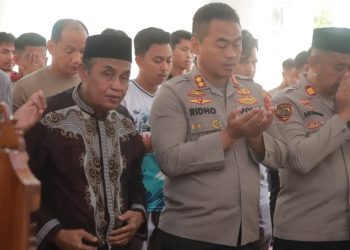 Kapolres Wajo bersama Masyarakat Gelar Sholat Gaib Untuk Korban Bencana