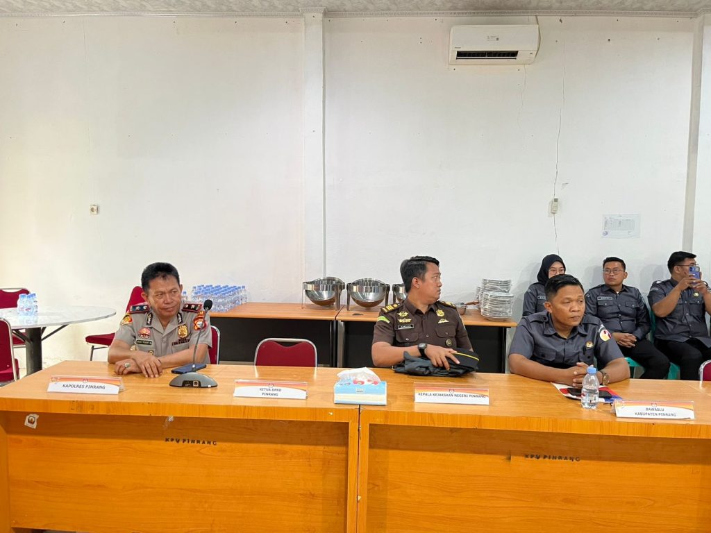 Waka Polres Pinrang Hadiri Rapat Pleno Rekapitulasi Daftar Pemilih Berkelanjutan Triwulan IV