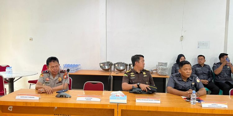 Waka Polres Pinrang Hadiri Rapat Pleno Rekapitulasi Daftar Pemilih Berkelanjutan Triwulan IV
