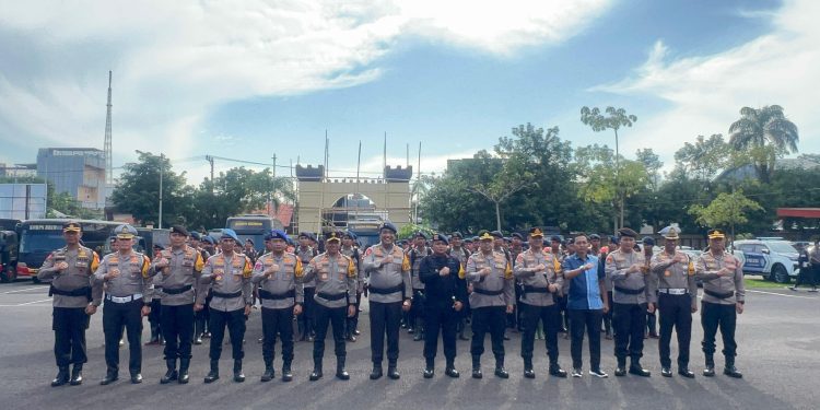 Kapolda Sulsel Pimpin Apel Pemberangkatan 100 Personel Satbrimob BKO ke Aceh untuk Tugas Kemanusiaan