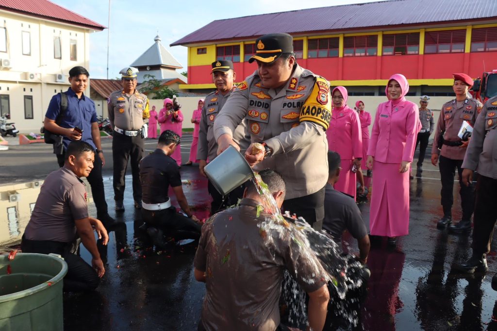 Kapolres Selayar Pimpin Kenaikan Pangkat 36 Personel